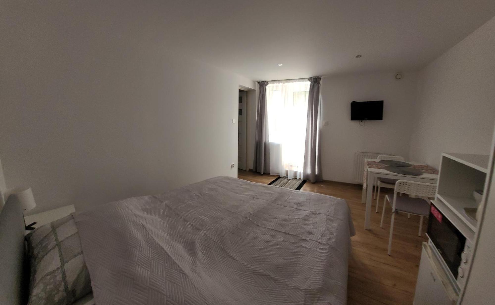 Apartamenty I Pokoje Goscinne Zosia Дарлувко Экстерьер фото